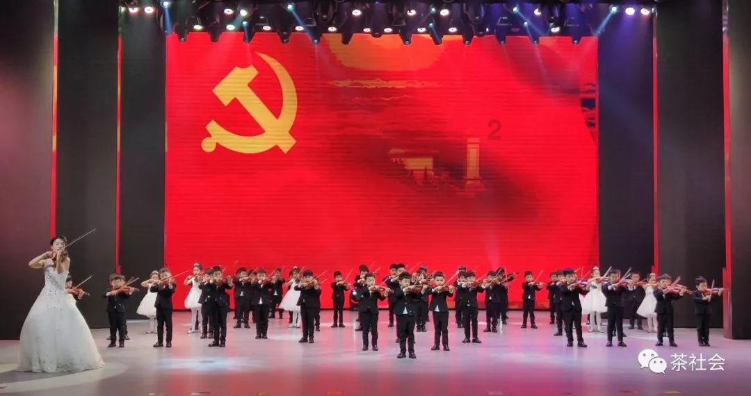 救援时尚的女孩
